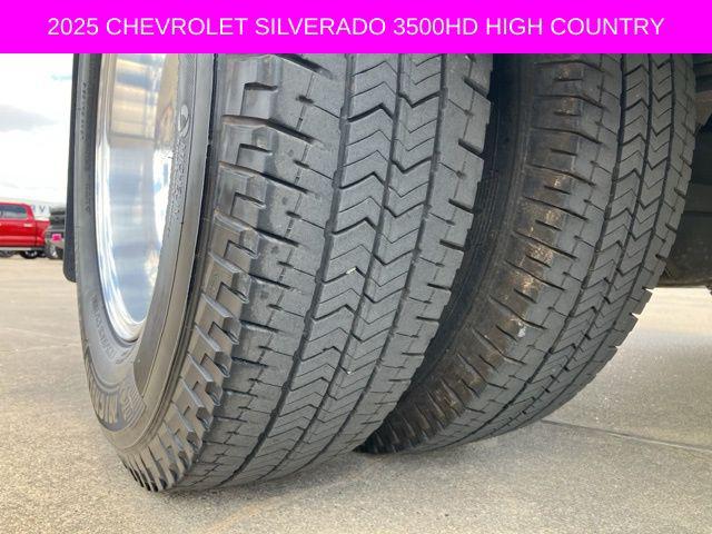 2025 Chevrolet Silverado 3500HD 4WD Crew Cab Long Bed High Country