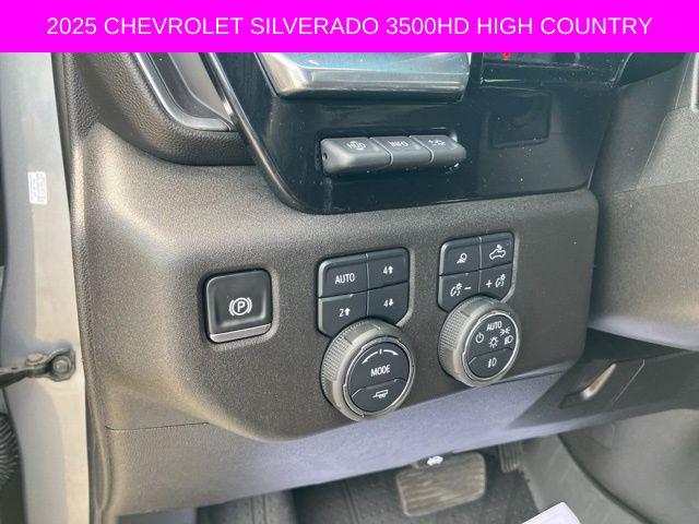 2025 Chevrolet Silverado 3500HD 4WD Crew Cab Long Bed High Country