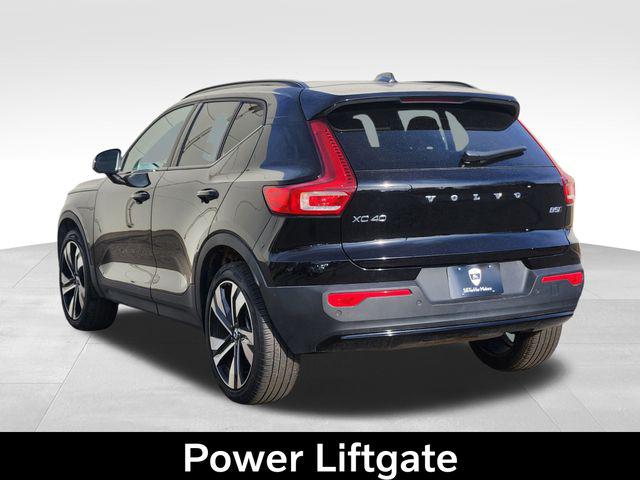 2025 Volvo XC40 B5 Plus Dark Theme