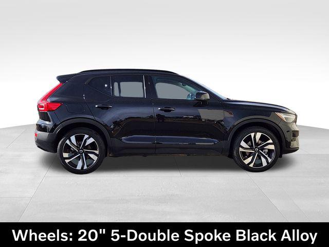 2025 Volvo XC40 B5 Plus Dark Theme