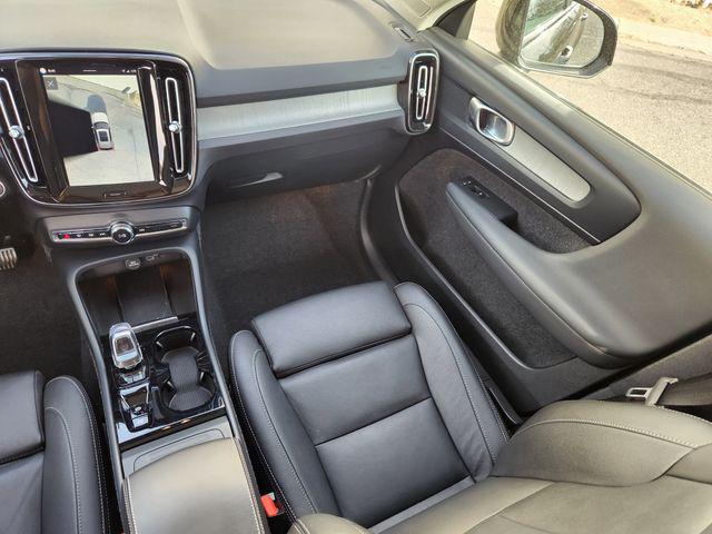 2025 Volvo XC40 B5 Plus Dark Theme