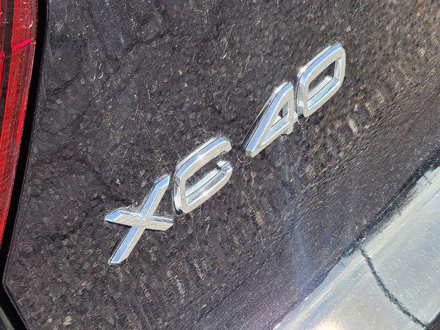 2025 Volvo XC40 B5 Plus Dark Theme