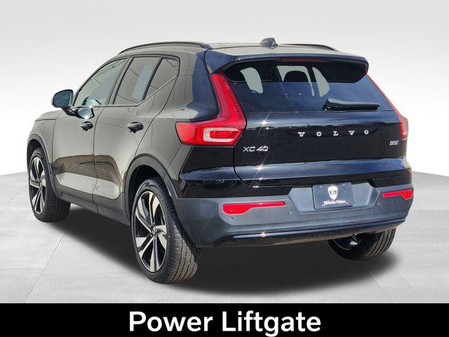 2025 Volvo XC40 B5 Plus Dark Theme