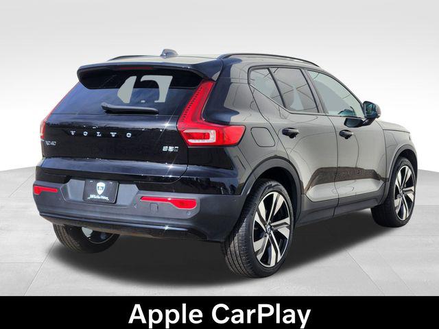2025 Volvo XC40 B5 Plus Dark Theme