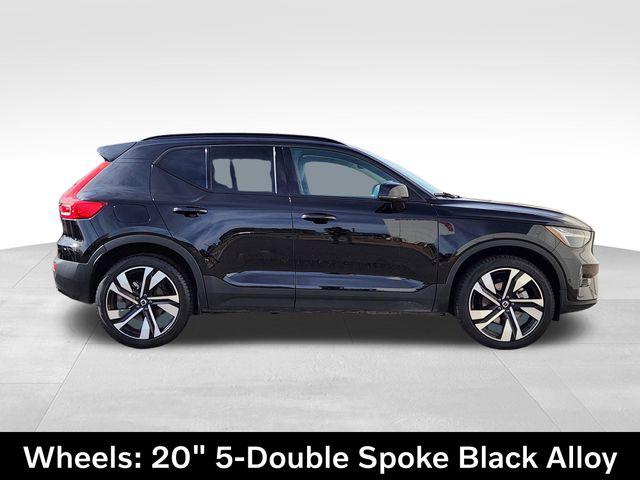 2025 Volvo XC40 B5 Plus Dark Theme