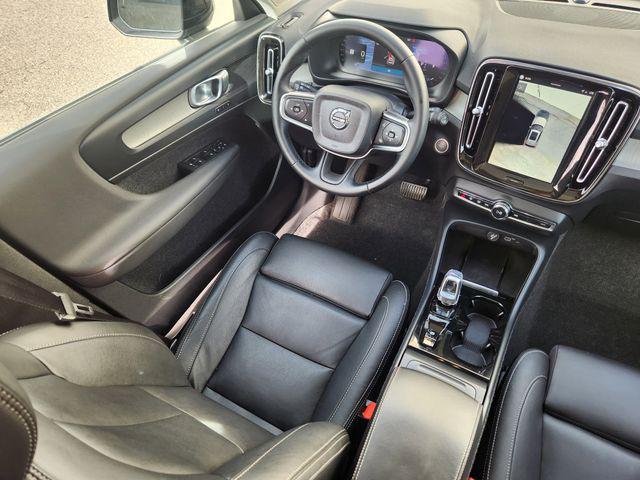 2025 Volvo XC40 B5 Plus Dark Theme