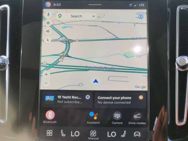 2025 Volvo XC40 B5 Plus Dark Theme