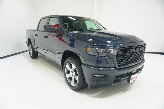 2026 RAM Ram 1500 RAM 1500 EXPRESS CREW CAB 4X2 57 BOX