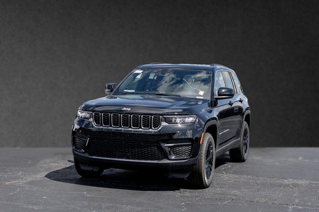 2025 Jeep Grand Cherokee GRAND CHEROKEE LAREDO X 4X4