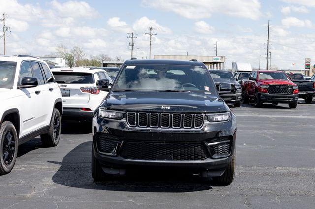 2025 Jeep Grand Cherokee GRAND CHEROKEE LAREDO X 4X4