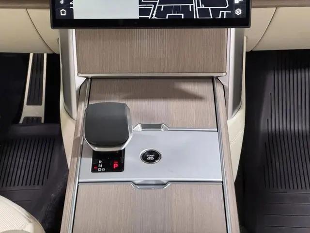 2026 Land Rover Range Rover P530 Autobiography