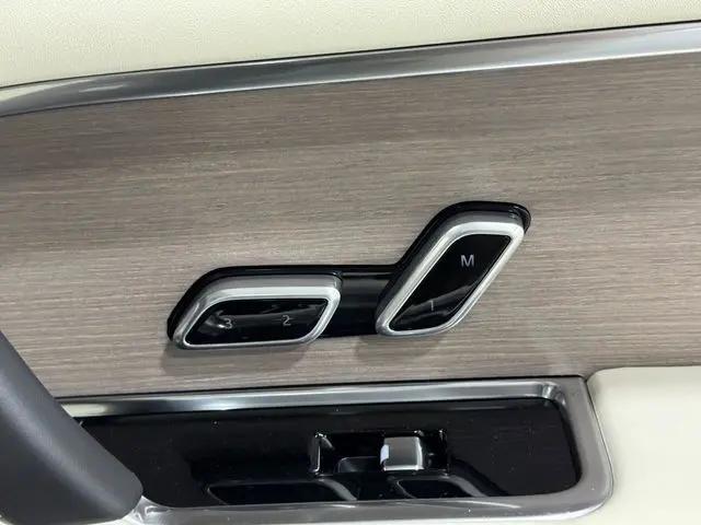 2026 Land Rover Range Rover P530 Autobiography