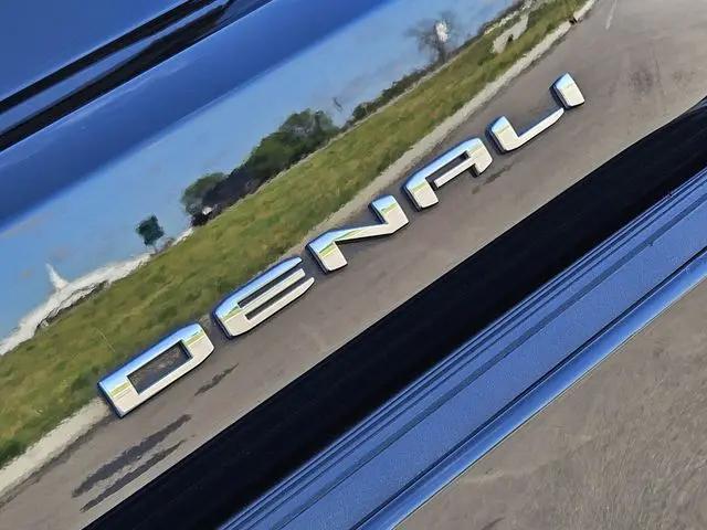 2023 GMC Yukon XL 4WD Denali Ultimate
