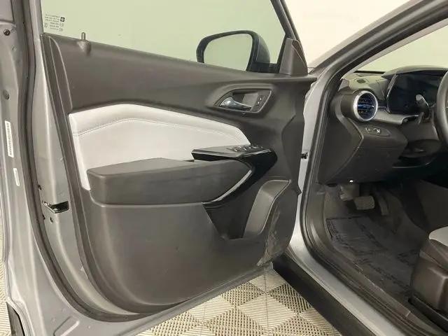 2025 Chevrolet Trax FWD LT