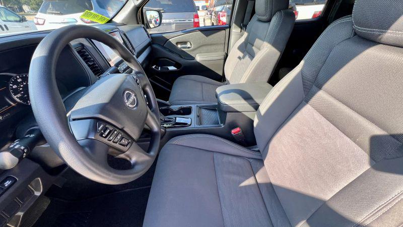 2023 Nissan Frontier Crew Cab SV 4x2
