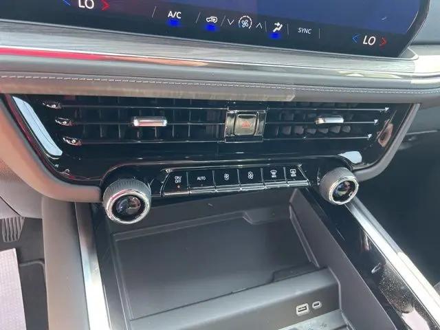 2026 Chevrolet Suburban LS, 4WD