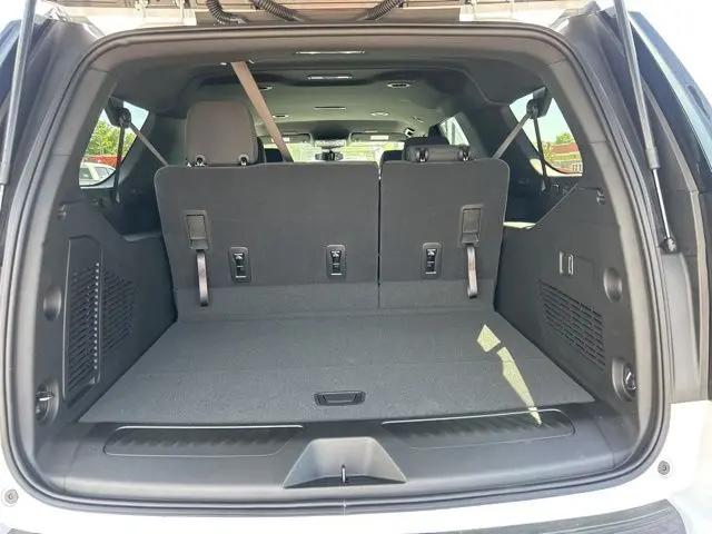 2026 Chevrolet Suburban LS, 4WD