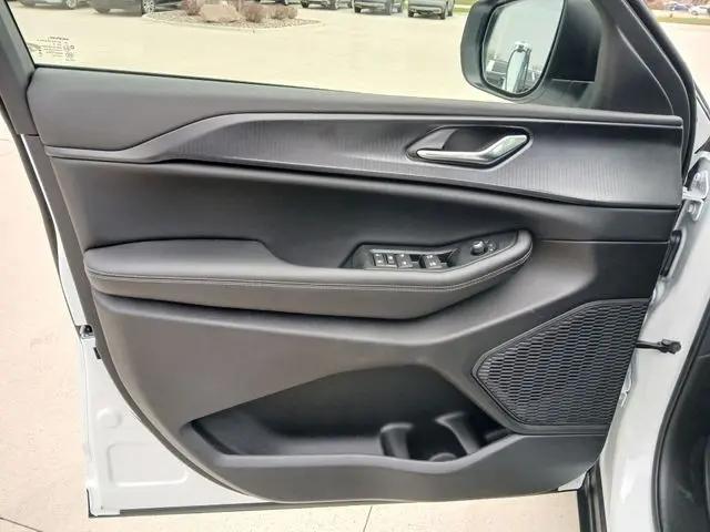 2026 Jeep Grand Cherokee Laredo 4x4