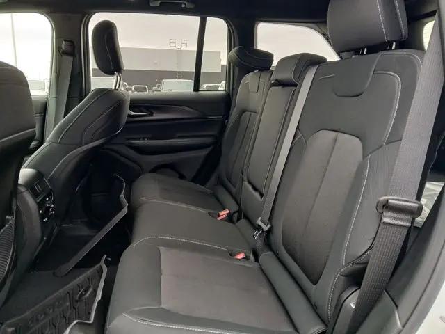 2026 Jeep Grand Cherokee Laredo 4x4