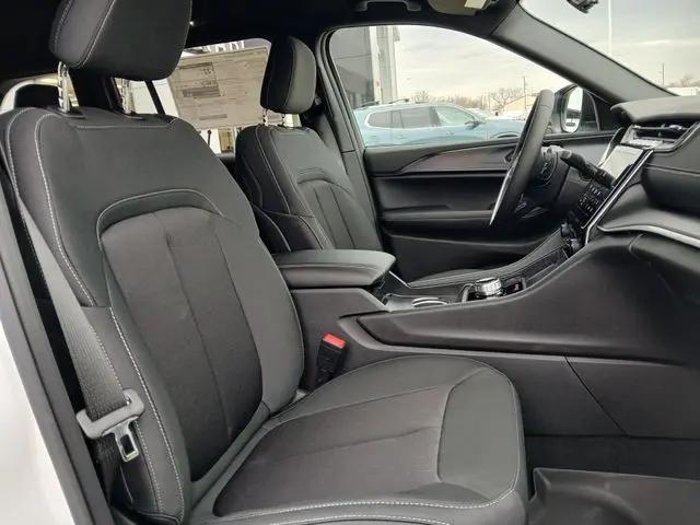 2026 Jeep Grand Cherokee Laredo 4x4