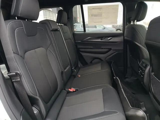 2026 Jeep Grand Cherokee Laredo 4x4