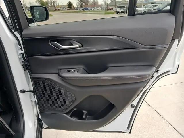 2026 Jeep Grand Cherokee Laredo 4x4