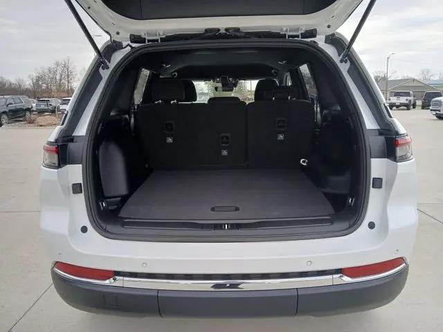 2026 Jeep Grand Cherokee Laredo 4x4