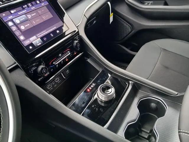 2026 Jeep Grand Cherokee Laredo 4x4
