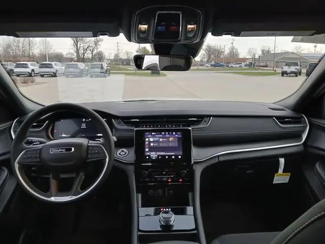 2026 Jeep Grand Cherokee Laredo 4x4