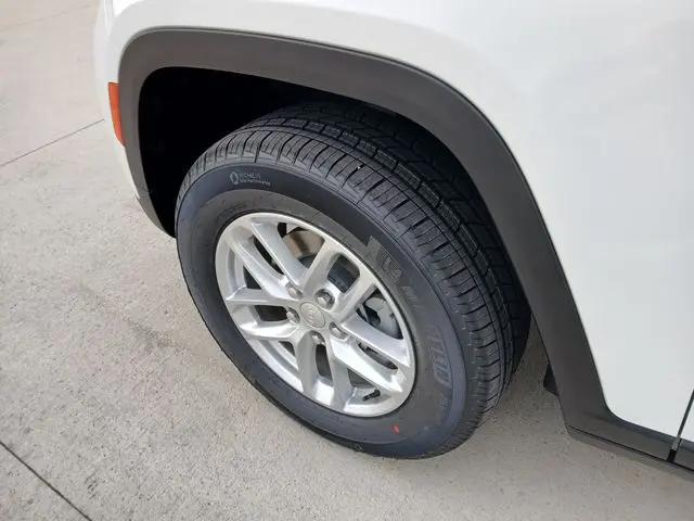 2026 Jeep Grand Cherokee Laredo 4x4