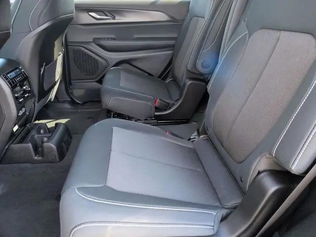2026 Jeep Grand Cherokee L Altitude 4x4