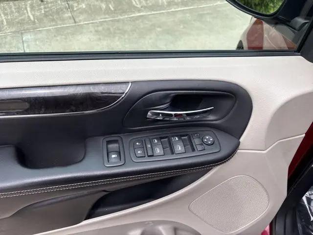 2012 Chrysler Town & Country Touring