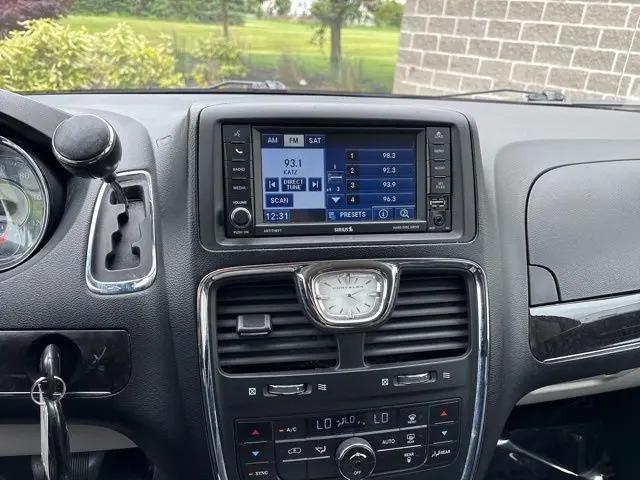 2012 Chrysler Town & Country Touring