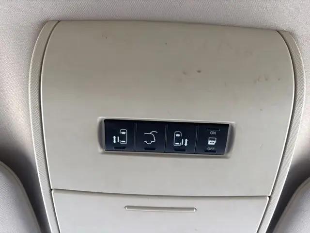 2012 Chrysler Town & Country Touring