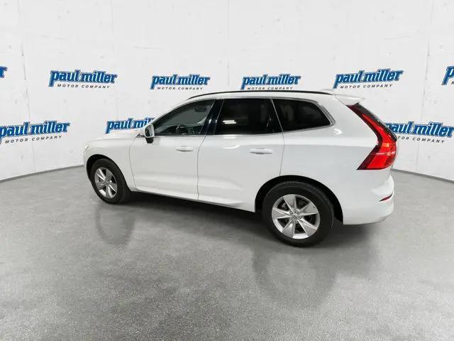 2022 Volvo XC60 B5 Momentum