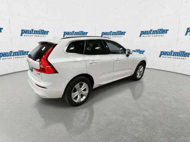 2022 Volvo XC60 B5 Momentum