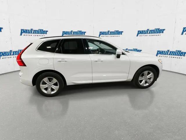 2022 Volvo XC60 B5 Momentum
