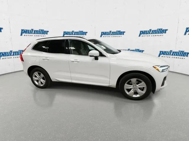 2022 Volvo XC60 B5 Momentum