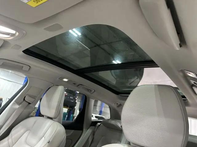 2022 Volvo XC60 B5 Momentum