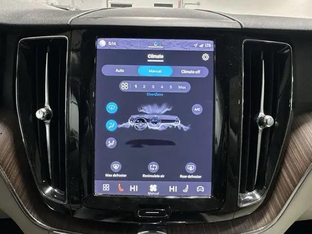2022 Volvo XC60 B5 Momentum