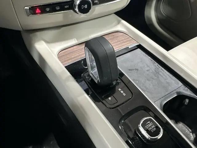 2022 Volvo XC60 B5 Momentum