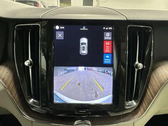2022 Volvo XC60 B5 Momentum