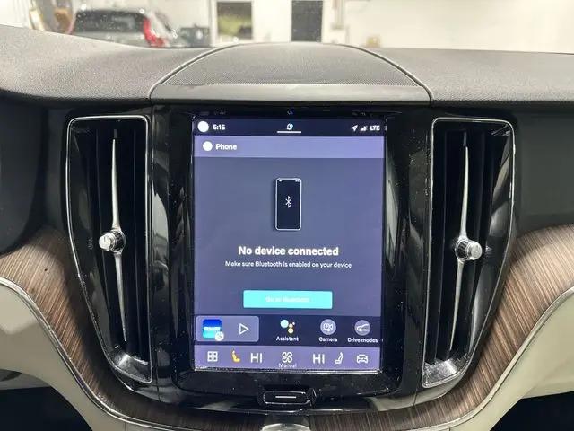 2022 Volvo XC60 B5 Momentum