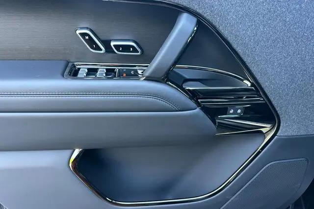 2026 Land Rover Range Rover Sport P460e Dynamic SE