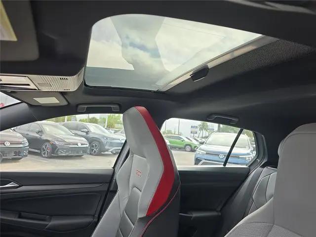2026 Volkswagen Golf GTI SE