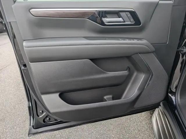 2026 Chevrolet Suburban LS, 4WD