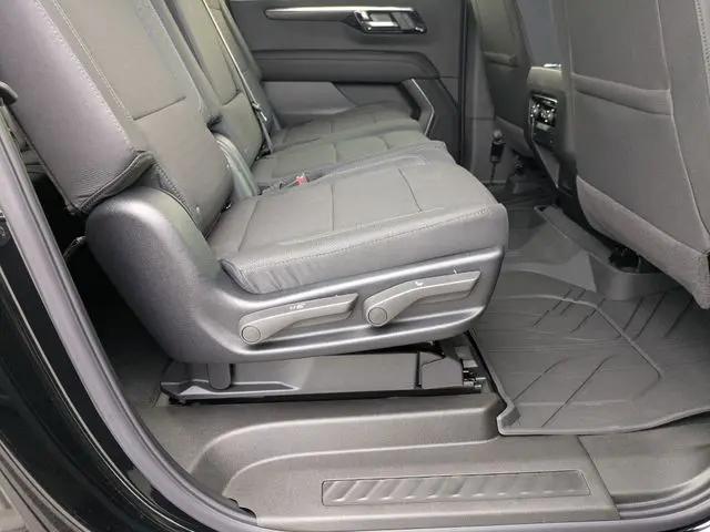 2026 Chevrolet Suburban LS, 4WD