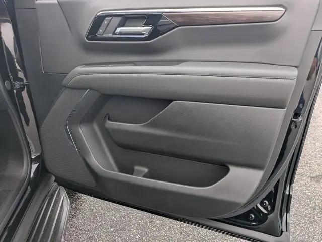 2026 Chevrolet Suburban LS, 4WD
