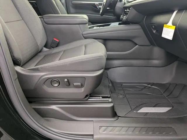 2026 Chevrolet Suburban LS, 4WD