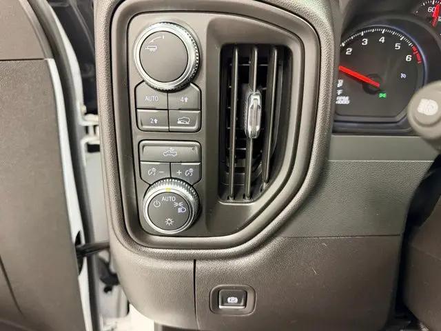 2025 GMC Sierra 1500 4WD Crew Cab Short Box Pro